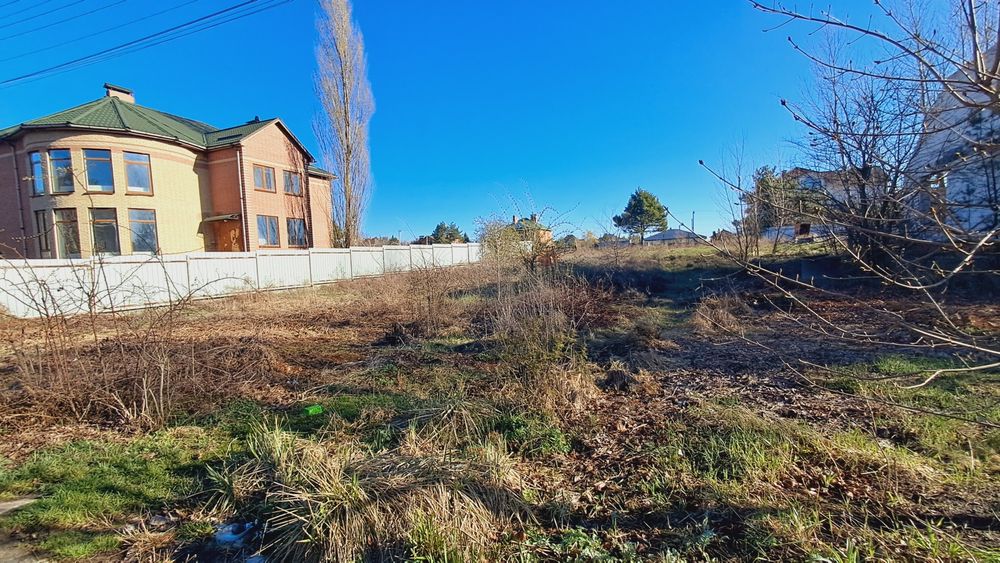 12 соток з електрикою. Ліс. Озеро.