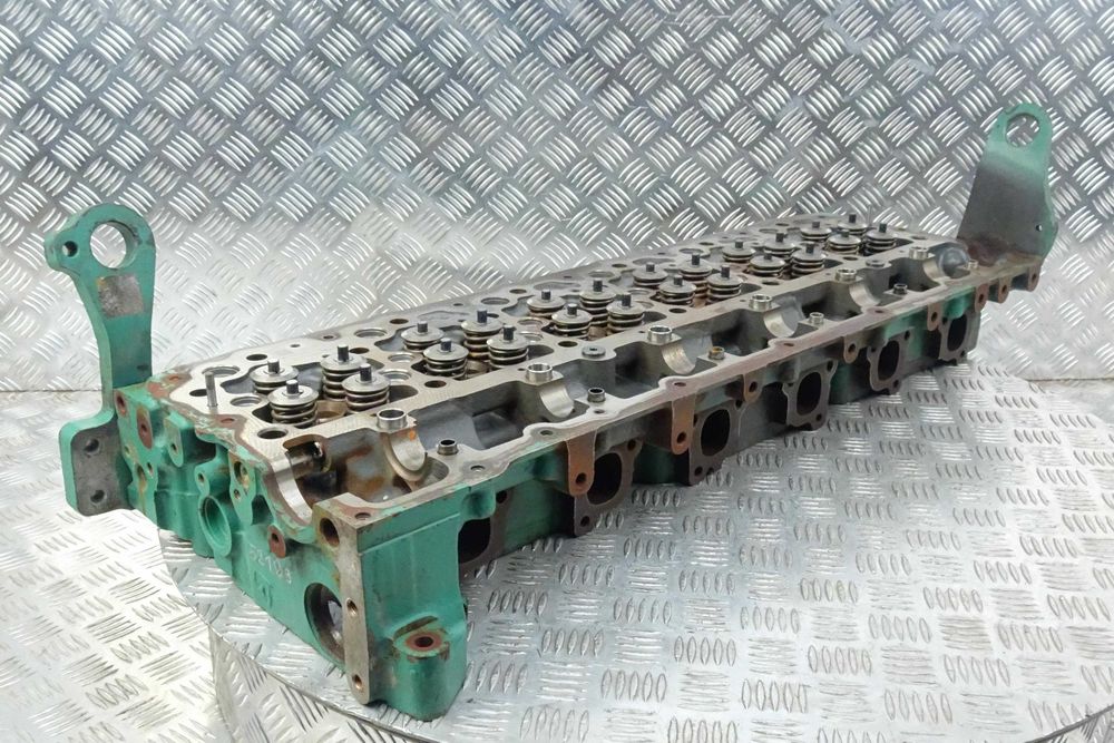 Głowica do silnika Volvo TAD870-73VE. Cylinder head Volvo TAD870-73VE
