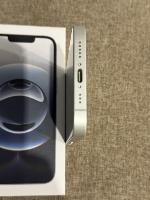 Iphone 16E 128 White