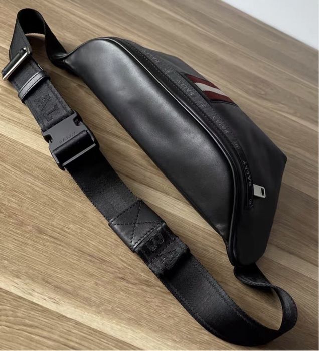 Шкіряна бананка bally поясна сумка