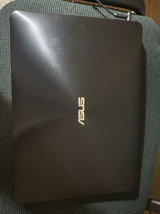 Ноутбук Asus  Core I3/12 ГБ ОЗУ/240 ГБ SSD