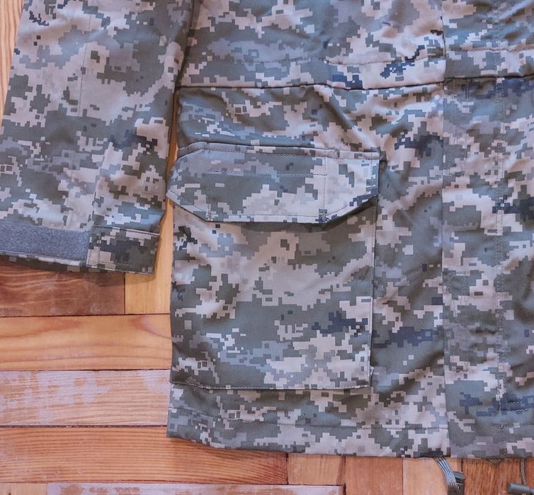 Куртка, китель та штани в кольорі піксель, Британія