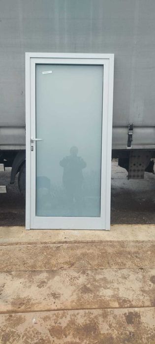 Drzwi 90 lewe aluminiowe szkło matowe