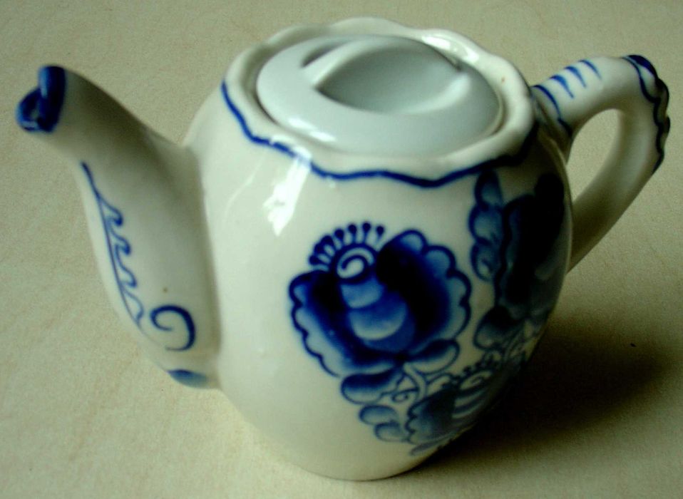 Fajansowy  czajniczek Gżel