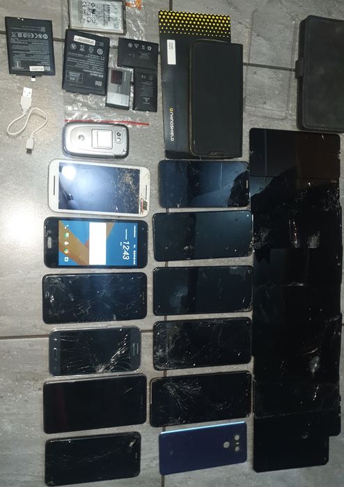 Zestaw 7 telefonów 15 ekranów 5 bateri 3 etui