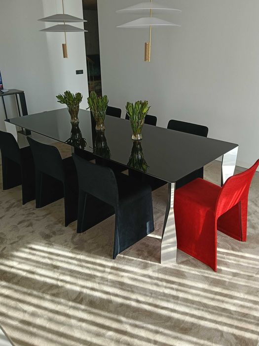 Conjunto de Design Molteni&C – Mesa Diamond de Patricia Urquiola + 8 Cadeiras Glove