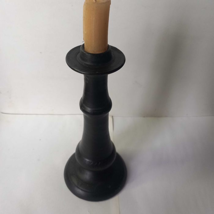 Castiçal em barro preto