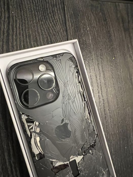 Продам iphone 15 pro 128gb 99% битий на запчастини