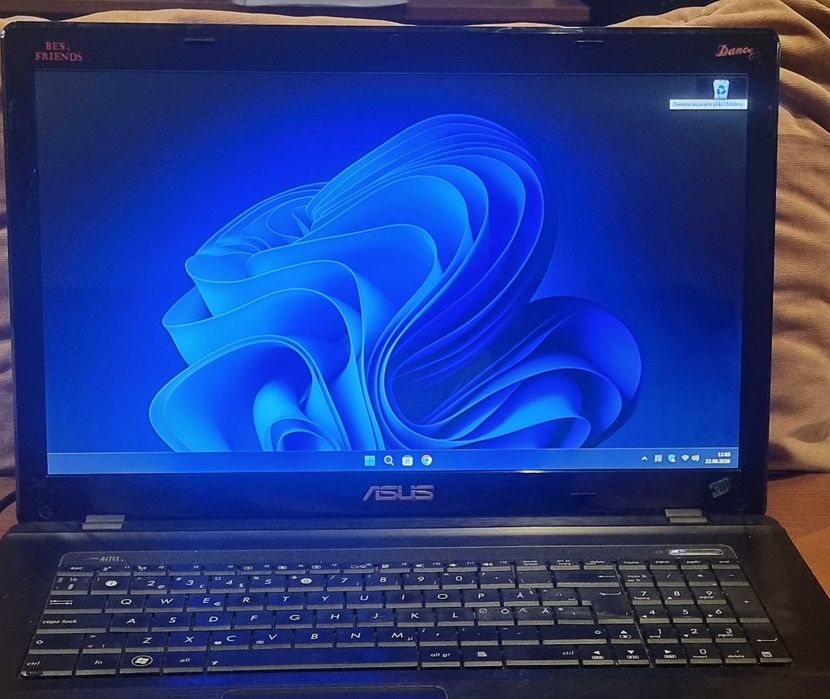Duży laptop Asus K73BR dysk SSD 17,3" Windows 11 8gb ram