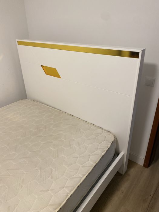 Cama com colchão