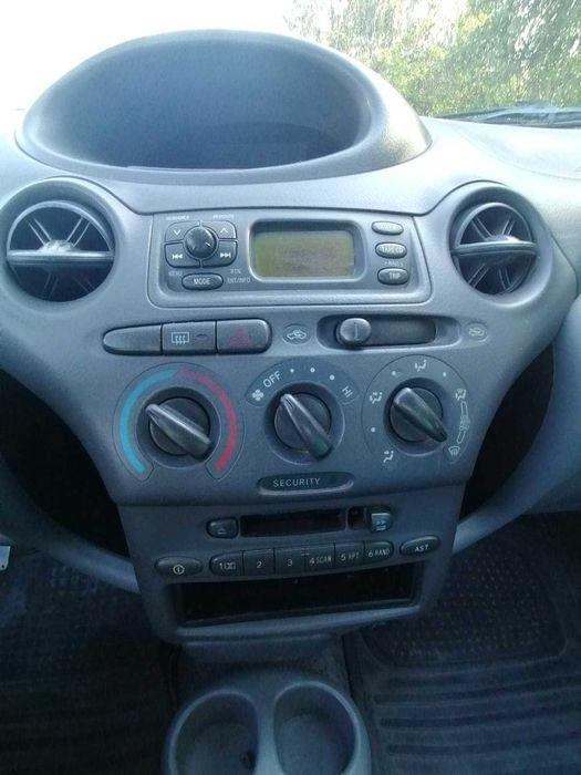 Toyota Yaris 1.4 D-4D 75cv Comercial | 2002 | 364.314 km