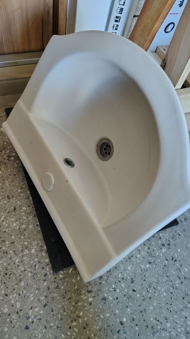 Szafka z umywalką sprzedam