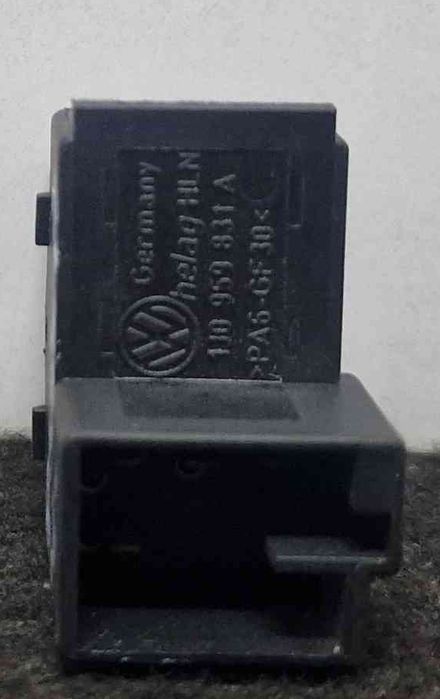 Botão / Interruptor de Abertura da Mala VW PASSAT B7 (A32, A33) ano 2018