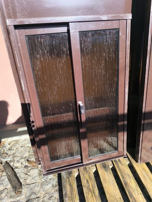 Caixilharia - Portas e janelas de correr exteriores