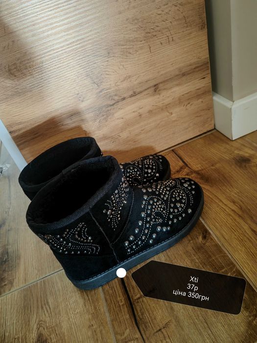 Жіноче зимове взуття ботфорди угги черевики