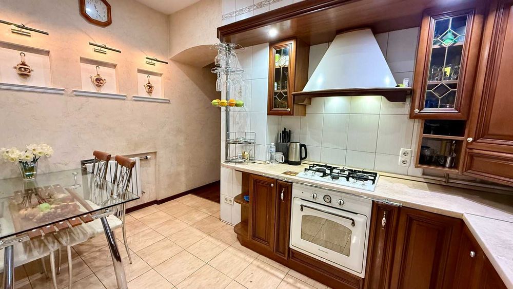 Продаж двоповерхової квартири в Центрі
