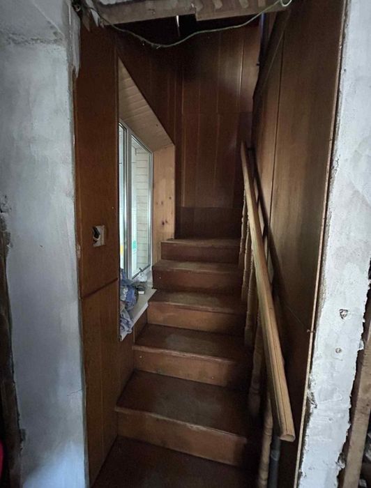 Продаж двоповерхового будинку