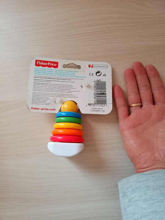 Grzechotka piramidka z kółek Fisher Price piramida kółka wieża