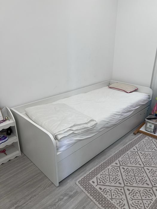 Cama IKEA BRIMNES com 2 colchões – Excelente estado