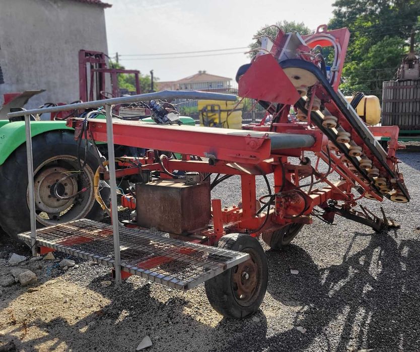 Máquina de Arrancar Alho Francês