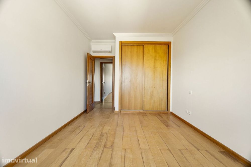 Apartamento T4 com jardim, Paço de Arcos, Oeiras