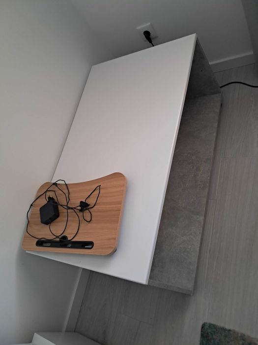 Mesa centro sala branca  com cinzento