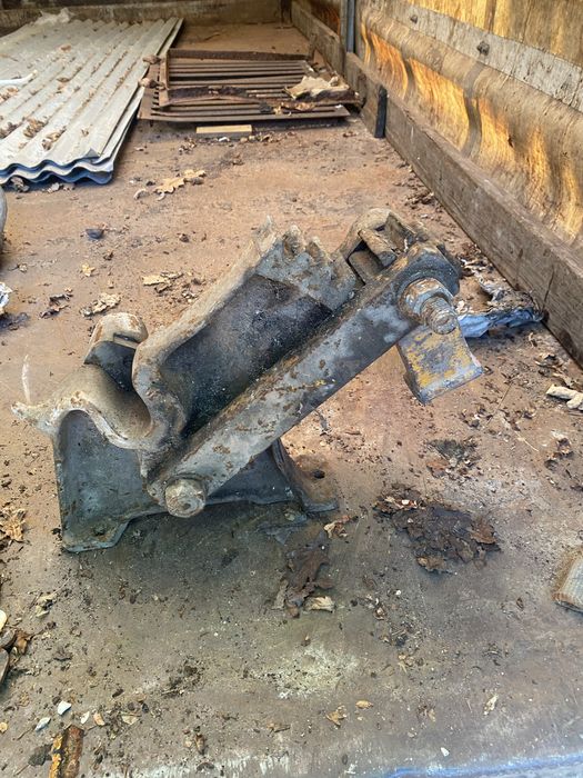 Guilhotina corte ferro e aço.