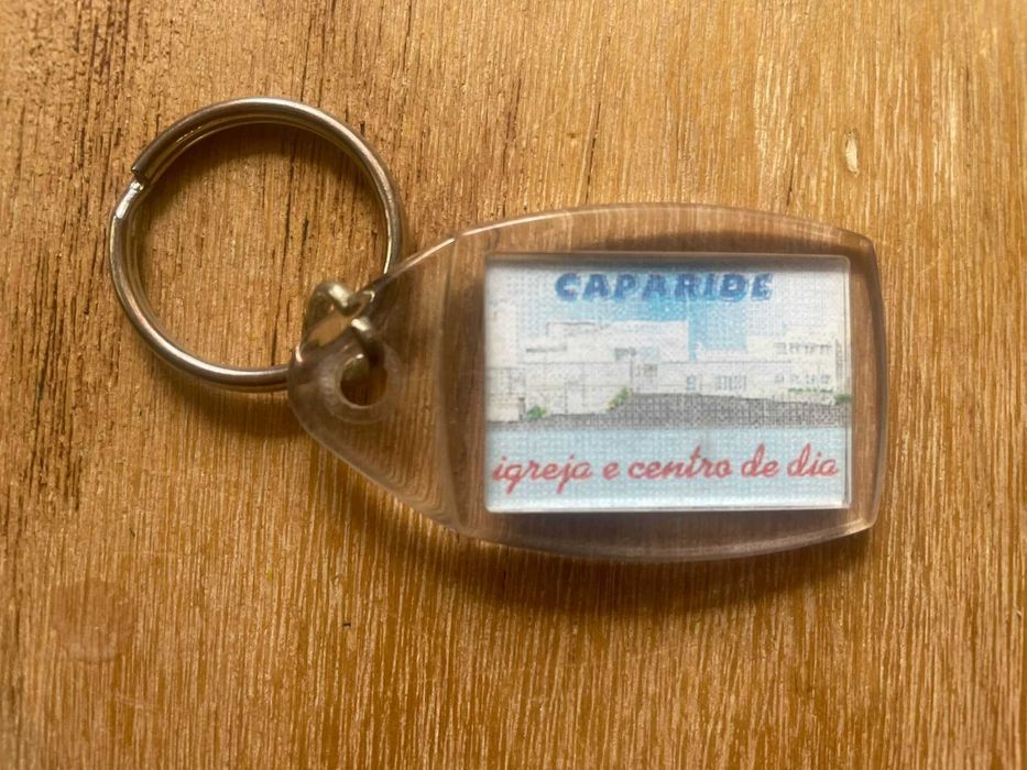 Porta Chaves Caparide Igreja e Centro de Dia