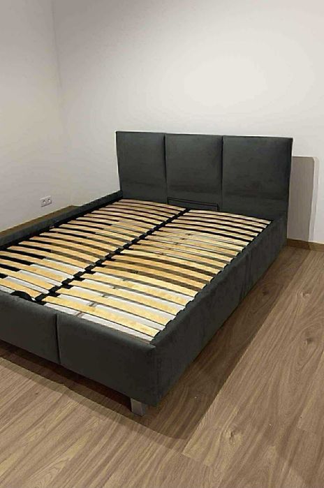 Łóżka sypialniane, tapicerowane