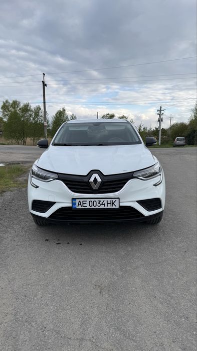 Гарний кросовер Renault Arkana