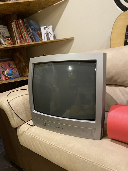 Televisao antiga em funcionamento