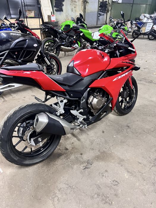 Японський мотоцикл Honda CBR 400R без пробігу по Україні