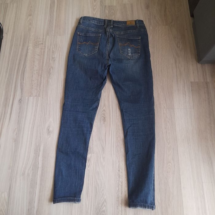 Spodnie dzins z dziurami r.40