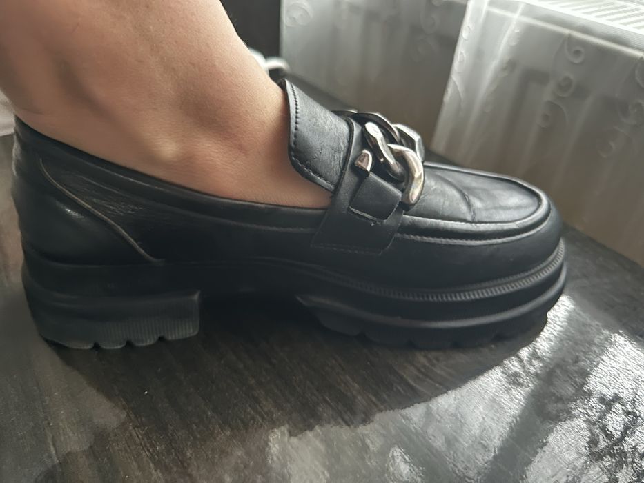 Лофери чорного кольору