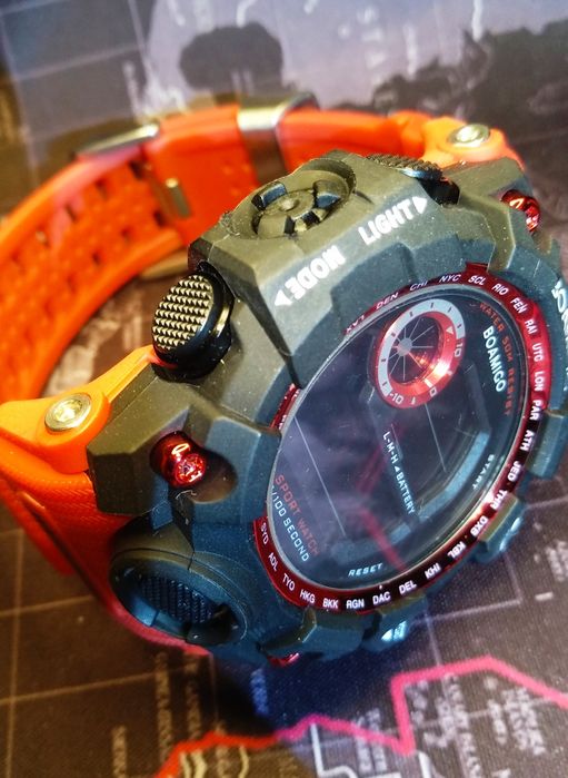 Наручные часы электронные.