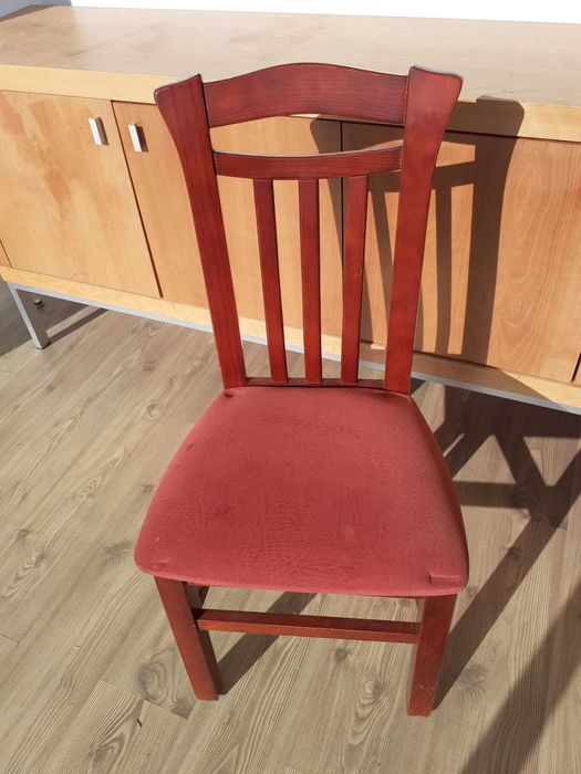 Cadeiras de madeira forradas, com e sem braços