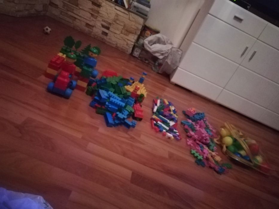 Klocki róznorodne 4 rodzaje + piłeczki 23szt