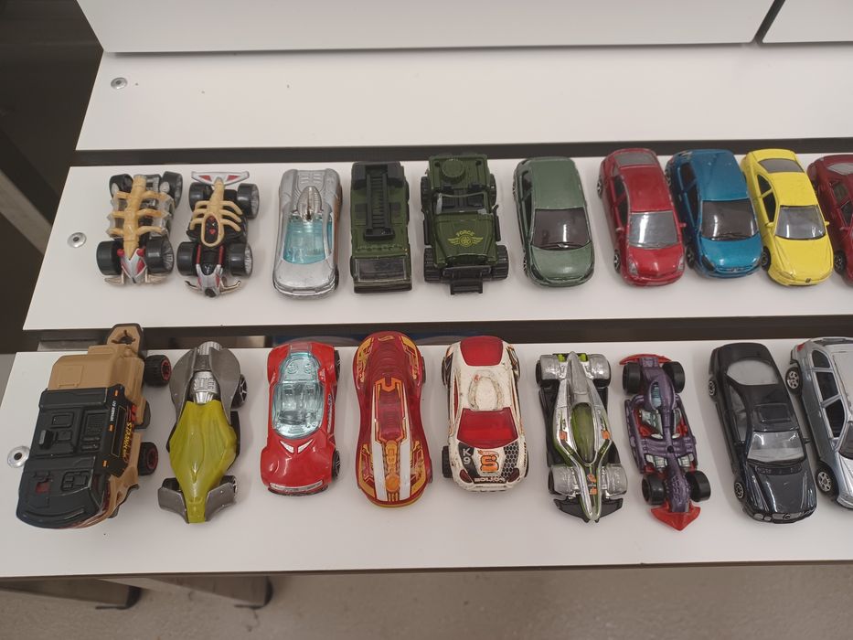 Veiculos escala col.Alfa Romeu/Peugeot/Mini/porshe/BMW/Toyota