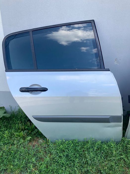 Дверка рено меган 2 задні хечбек