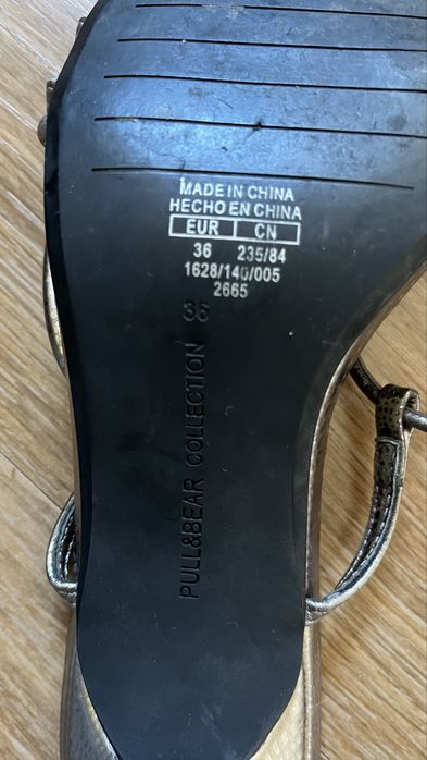 Sandálias de salto alto