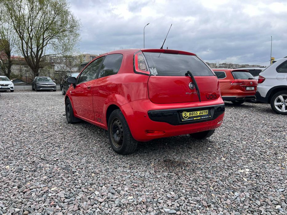 Fiat Punto 2011 року