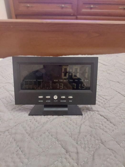 Годинник-метеостанція з LED дисплеєм