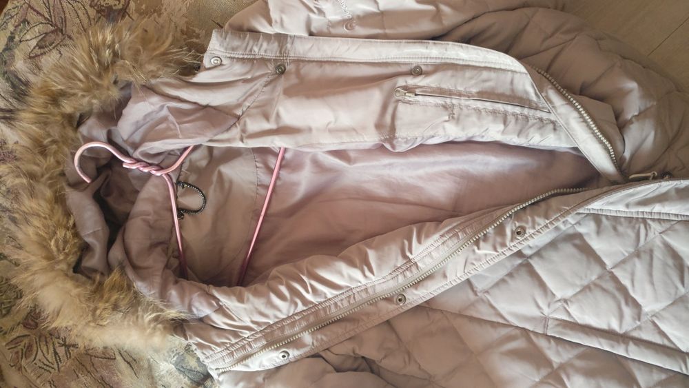 Продам куртку женскую.