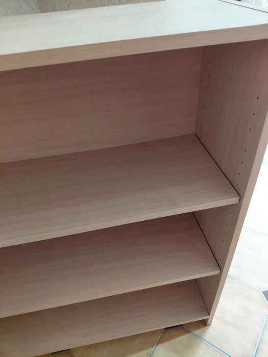 Armário de madeira com 3 prateleiras
