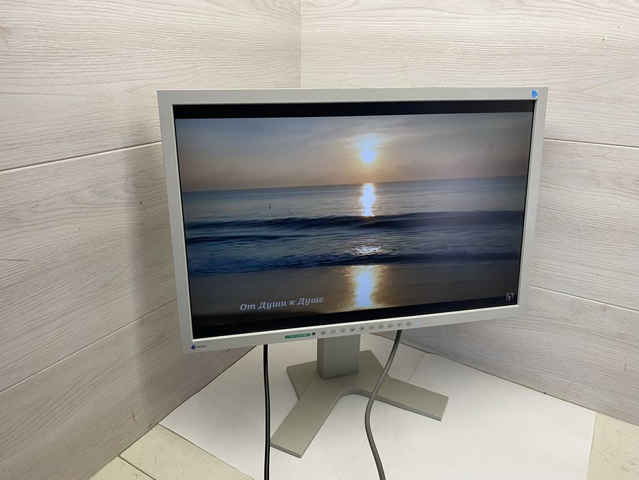Монітор 22"  – вживаний, у відмінному стані