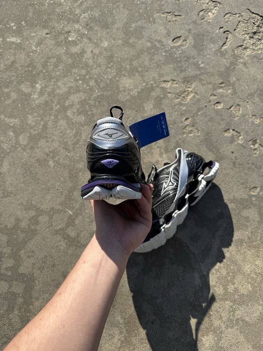 Кросівки Mizuno Wave Prophecy LS
