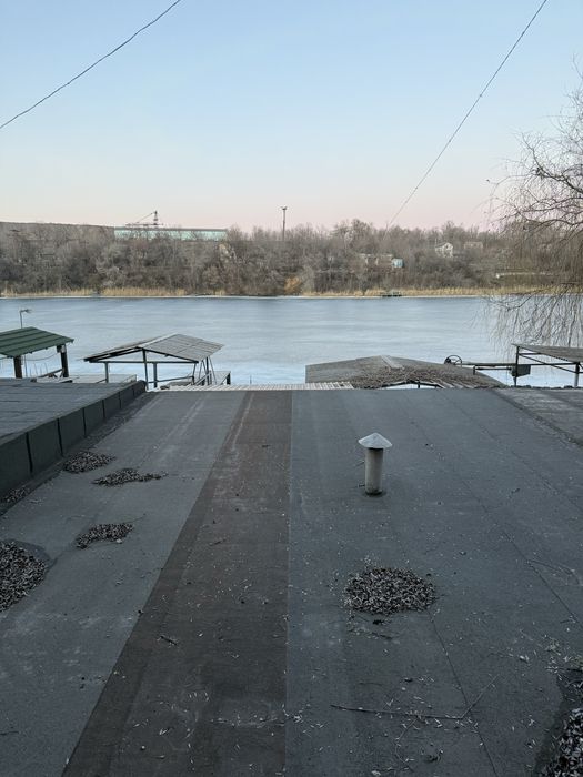 Продам бокс на причале возле  днепра кичкас