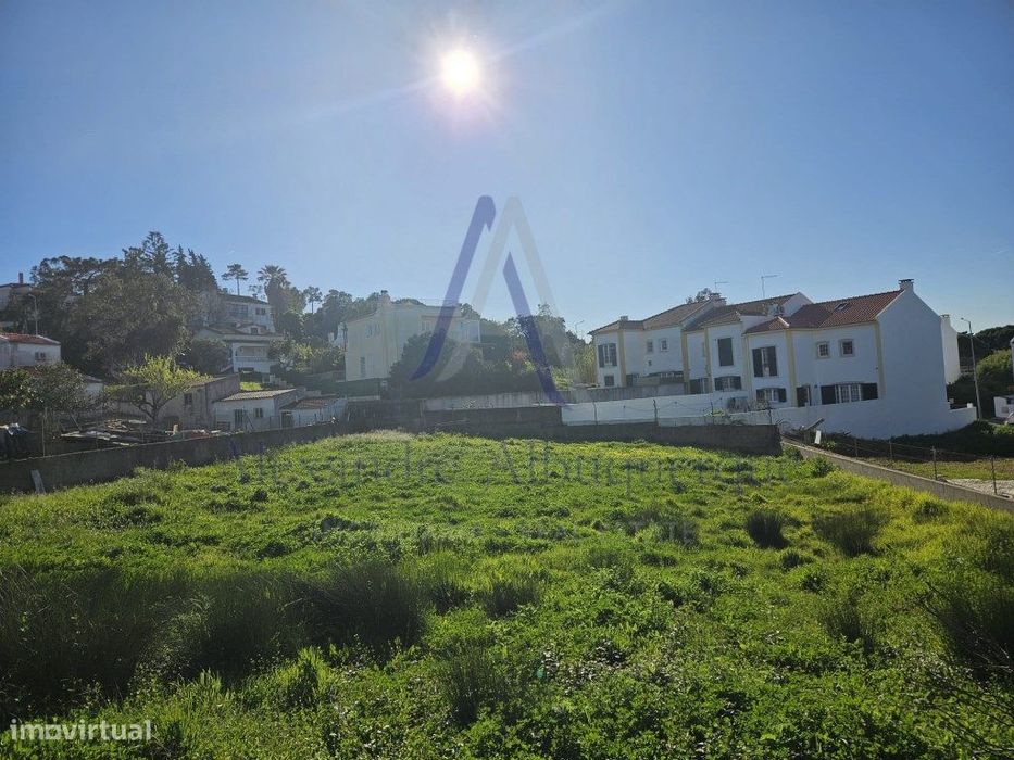 Terreno Urbano com 957,5m2, para construção de uma ou duas moradias...