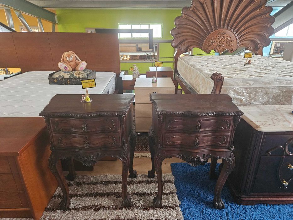 Excelentes mesas de cabeceira antigas em madeira m