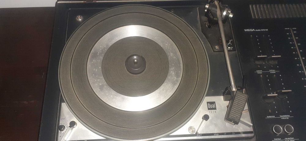 Gira discos com mesa Mistura Antigo